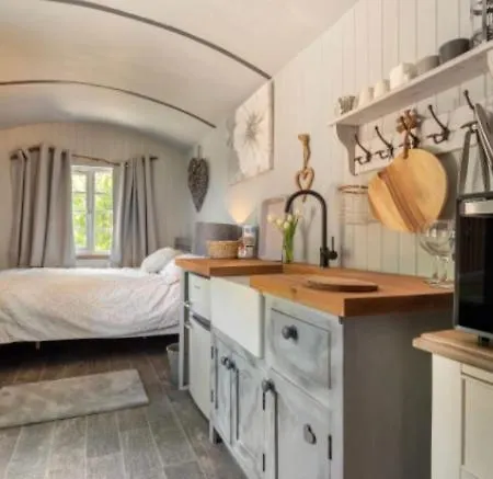 Nefoedd Romantic Shepherds Hut Swansea Exterior photo