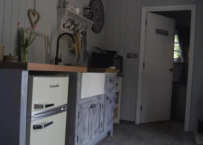Nefoedd Romantic Shepherds Hut