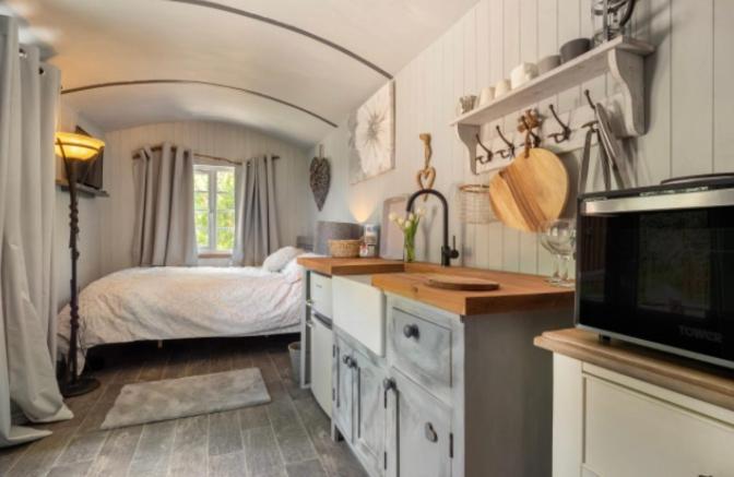 Кемпинг Nefoedd Romantic Shepherds Hut Суонси
