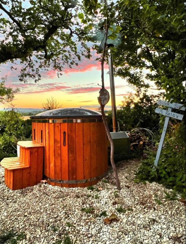 Nefoedd Romantic Shepherds Hut Campeggio Swansea